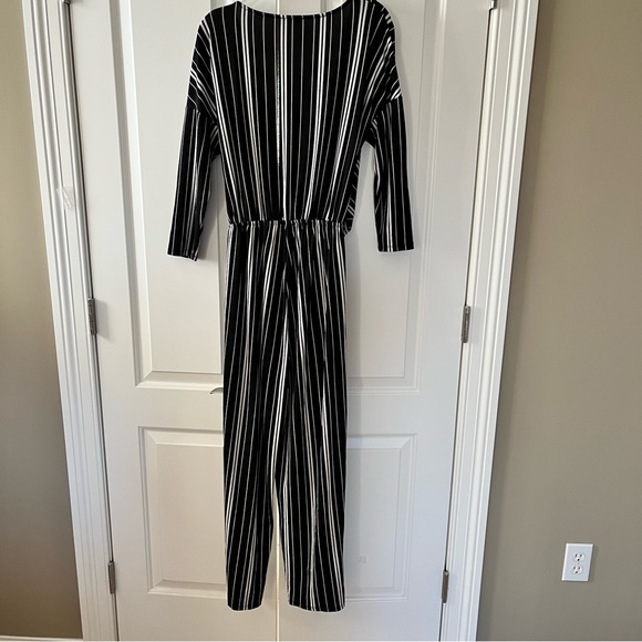 Express Stretch V-Neckline Knotted Waist Jumpsuit - Picture 6 of 7